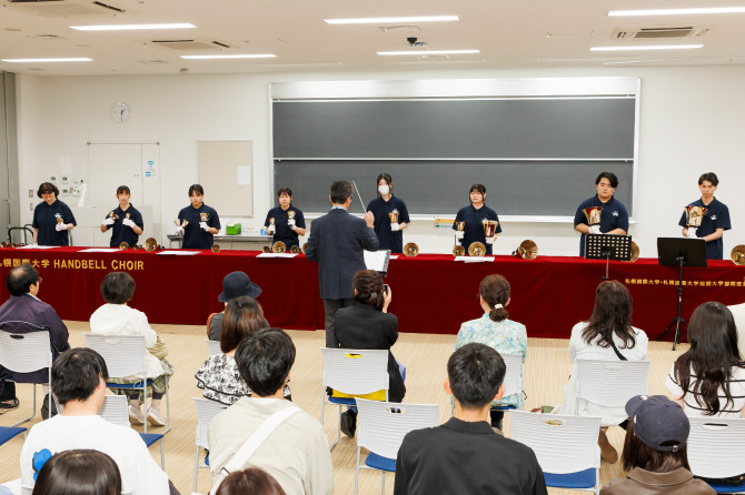 札幌国際大学ハンドベルクワイア写真1