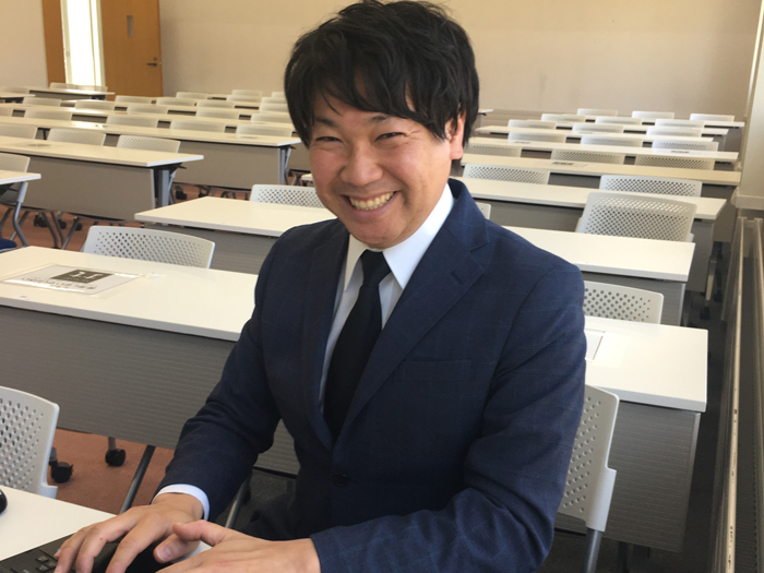 「スポーツ・健康ビジネス特講」で卒業生が講演【スポーツビジネス学科】