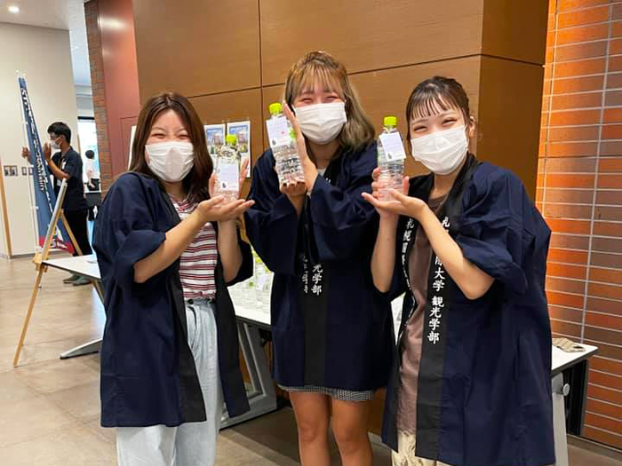 2年生科目「国際観光探究」にてクルーズキッチンバスの取組