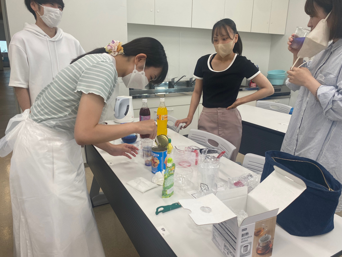 「国際観光探究」地元企業と共同でスープカレーを提供！