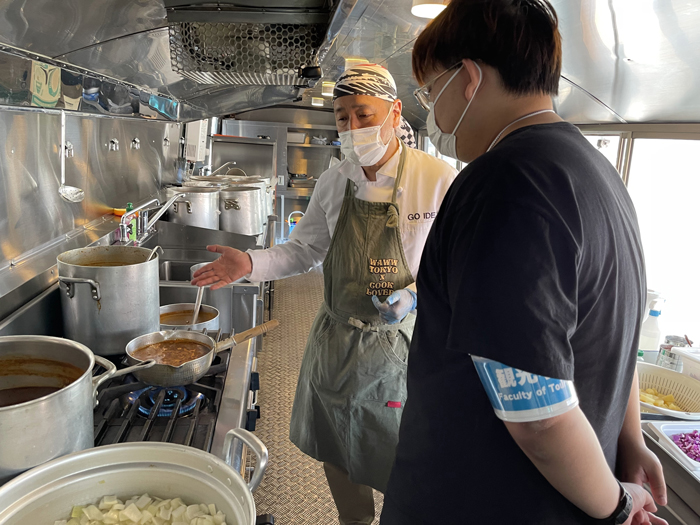 「国際観光探究」地元企業と共同でスープカレーを提供！