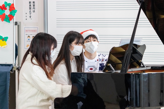 【ピアノ連弾同好会れんだんず】クリスマスコンサート