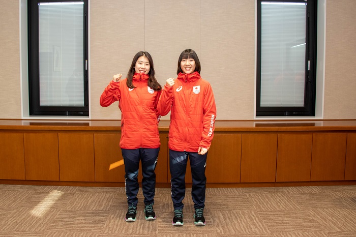女子アイスホッケー（左）佐々木、（右）増原