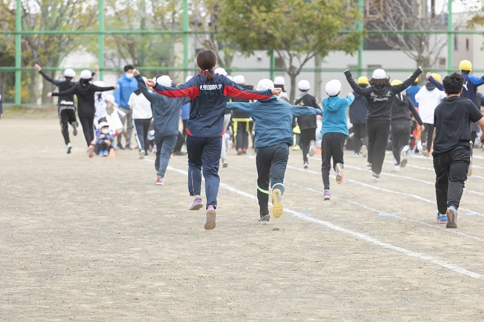 出前授業で地域貢献「走り方教室」
