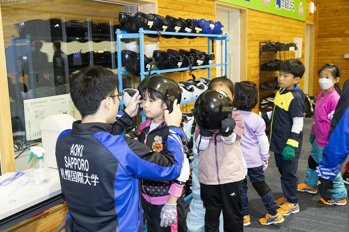 炎天下を吹き飛ばせ！SIUスポーツクラブキッズカーリング教室