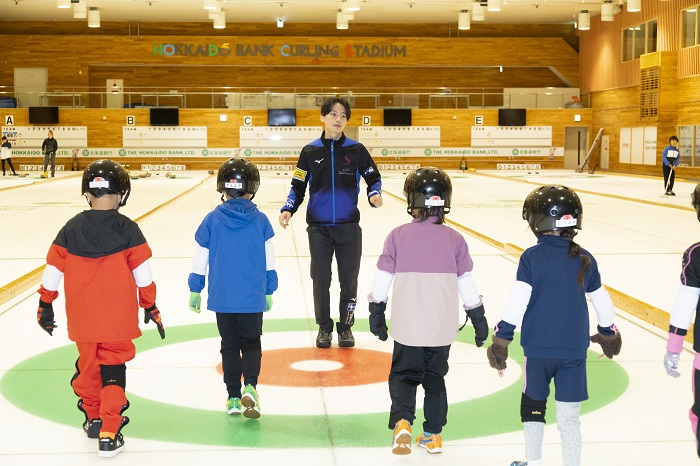 炎天下を吹き飛ばせ！SIUスポーツクラブキッズカーリング教室