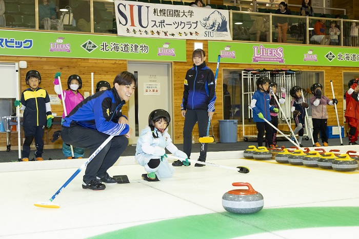 炎天下を吹き飛ばせ！SIUスポーツクラブキッズカーリング教室