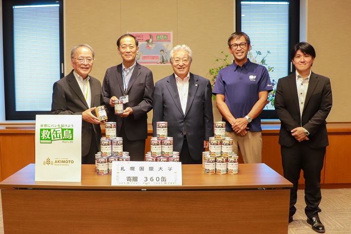 本学にて保存していた備蓄食パン360缶を救缶鳥プロジェクトへ提供しました