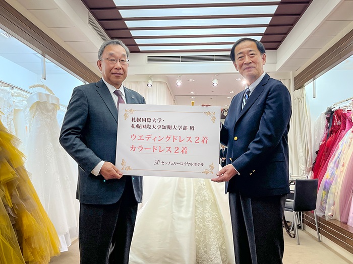 左：センチュリーロイヤルホテル桶川総支配人　右：札幌国際大学/札幌国際大学短期大学部　蔵満学長