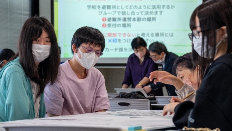 書いて、整理して、議論して グループの意見をまとめていく