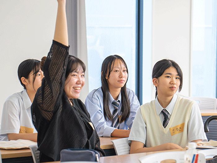 神田女学園1・2年生が大学見学！異文化交流で学び広がる！