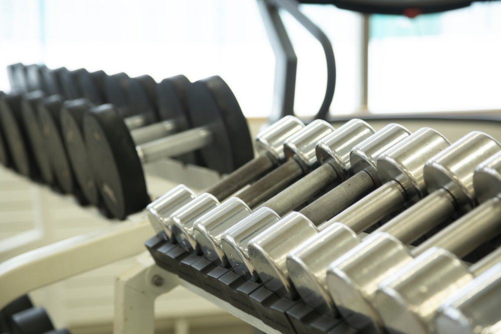 トレーニングルーム　ダンベル