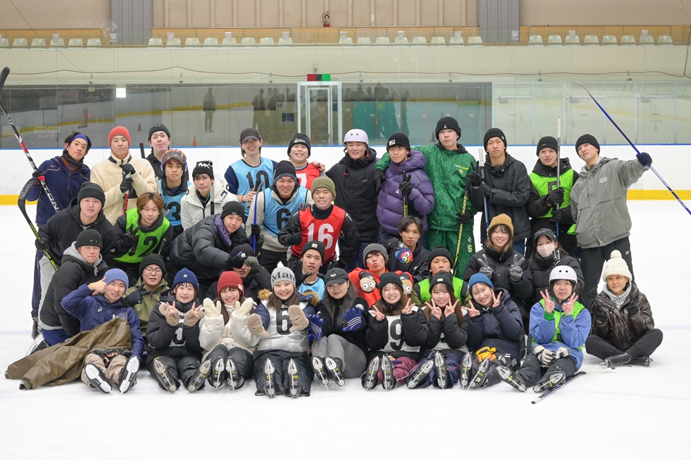 札幌国際大学　スポーツ指導学科　アイスホッケー　スケート　集合写真