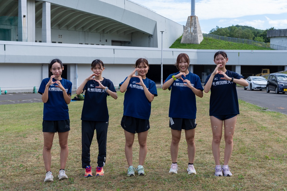 札幌国際大学女子駅伝部　集合写真