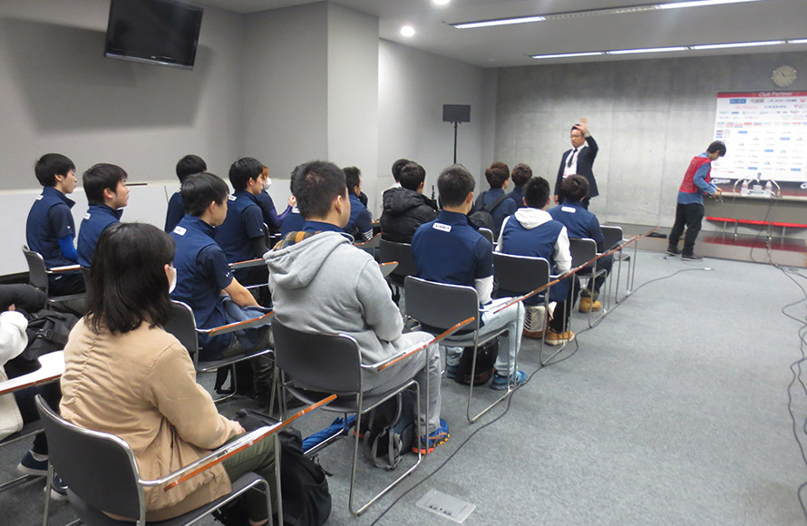 フィールドワーク（札幌ドーム内施設見学）写真4