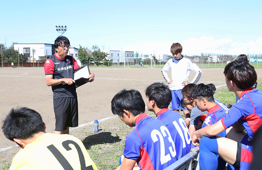 産学連携協定で説明を受けている写真