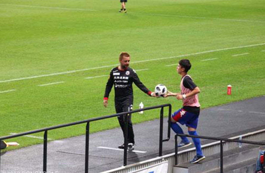 コンサドーレ札幌ホームゲームでのサッカー部員のボールボーイ起用写真1