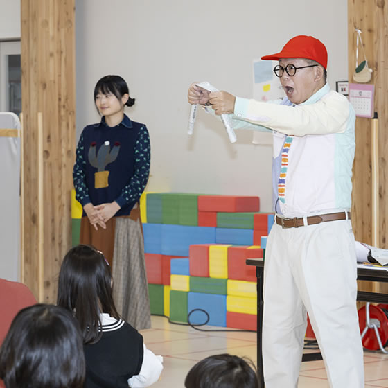 保育体験（こどもとわくわくさんとの工作）