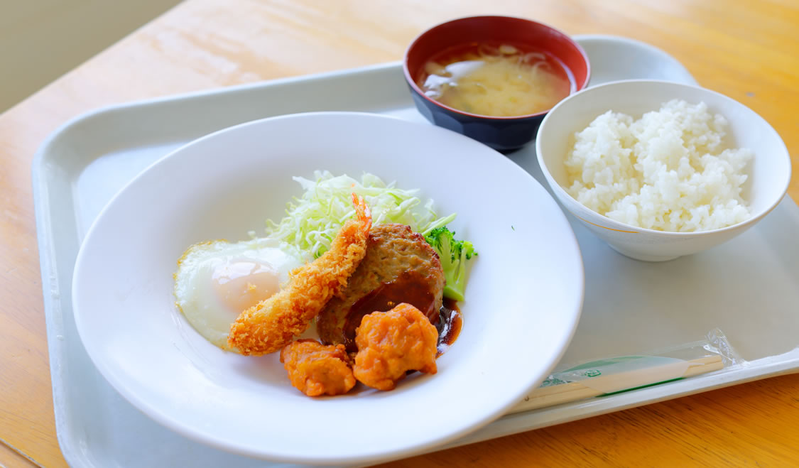 オープンキャンパスの学食体験のメニュー写真